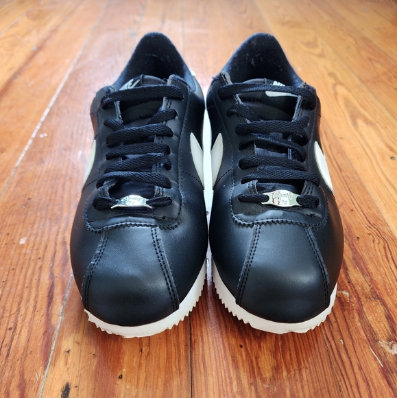 Nike Cortez Basic Leather 'Black White - Picture 2 of 6